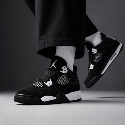Air Jordan 4 “White Thunder”