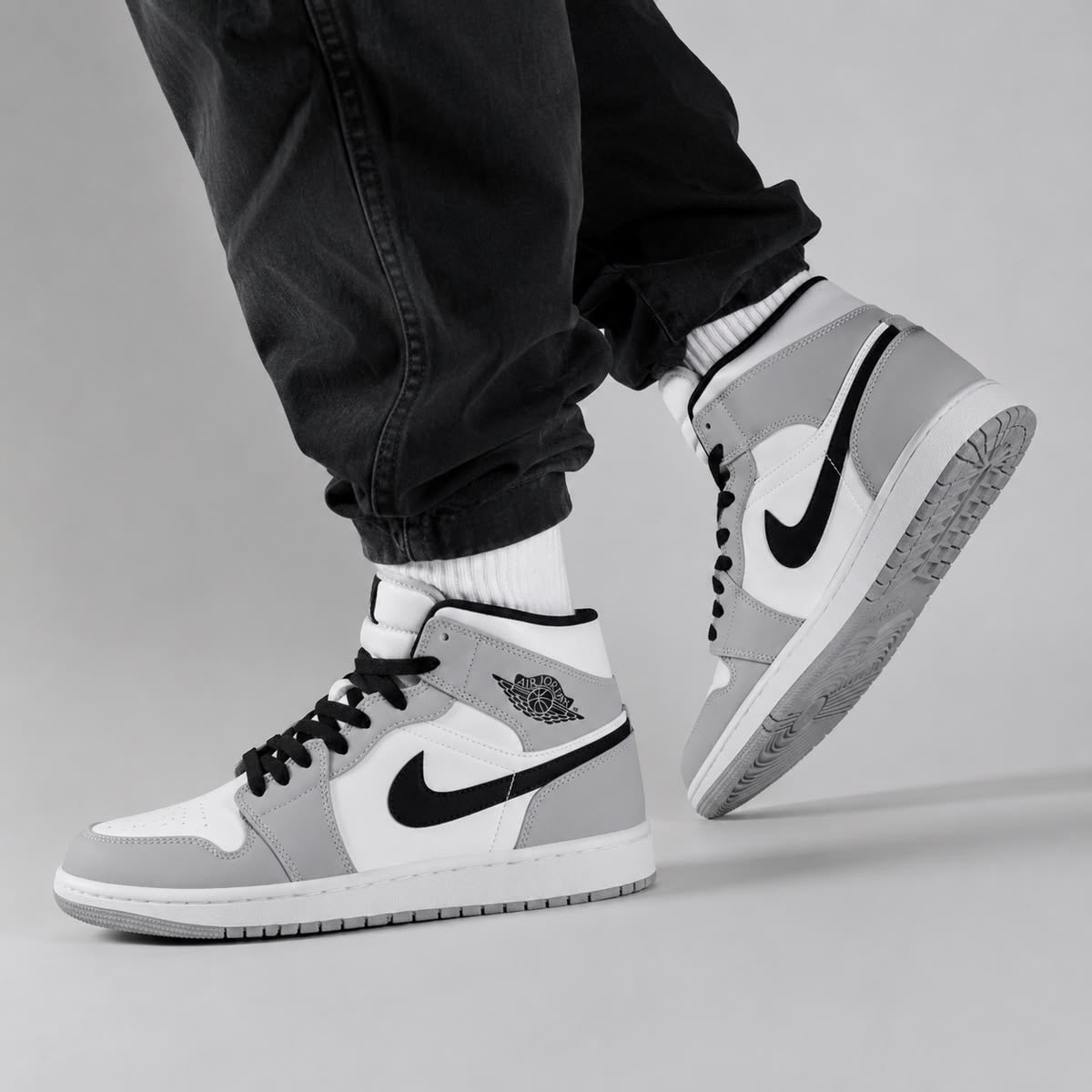 NIKE AIR JORDAN 1 RETRO "LIGHT SMOKE GREY"