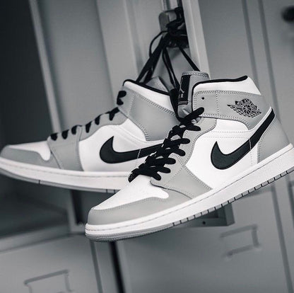 NIKE AIR JORDAN 1 RETRO "LIGHT SMOKE GREY"